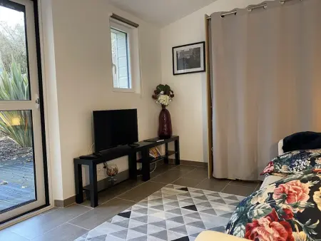 Studio lumineux avec jardin privé et terrasse en plein centre de La Roche-Posay - Photo 4