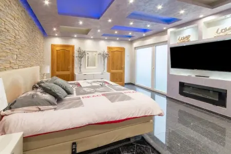 Magnifique maison de vacances pour 10 adultes avec pscine intérieure  Sauna Bains à remous et  Hamam - Photo 5