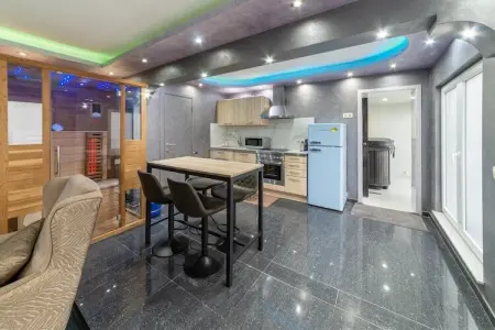 Magnifique maison de vacances pour 10 adultes avec pscine intérieure  Sauna Bains à remous et  Hamam - Photo 12