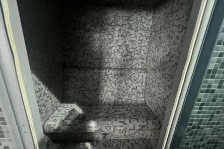 Magnifique maison de vacances pour 10 adultes avec pscine intérieure  Sauna Bains à remous et  Hamam - Photo 32