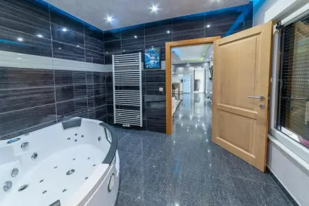 Magnifique maison de vacances pour 10 adultes avec pscine intérieure  Sauna Bains à remous et  Hamam - Photo 34