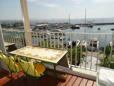 Appartement à Hyères, Studio à Hyères Port avec loggia et parking - L905792