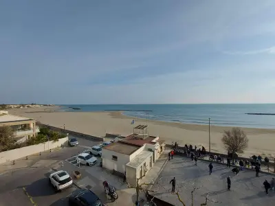 Appartement à Le Grau d'Agde, Grau d'Agde : Appartement 3 pièces avec terrasses à 20m de la plage - L905816