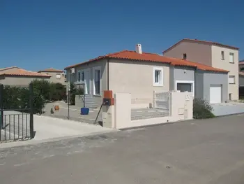 Villa en Saint Cyprien,Charmante villa F4 avec jardin, terrasse et garage – St Cyprien Village, proche commerces et plage FR-1-106-40 N°862733