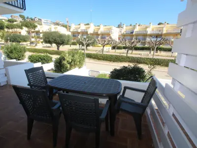 Appartement à Llançà, Appartement ensoleillé à 50m de la plage de Grifeu avec terrasse et jardin, proche centre de Llançà - L905953