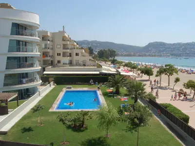Appartement à Roses, Appartement en front de mer à Roses avec piscine, climatisation et parking privé - L906035
