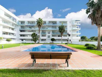 Appartement à Roses, Bel appart. familial à Roses: 1,2 km plage, piscine, parking, proche commerces & supermarchés - L906042