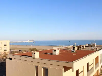 Appartement à Port la Nouvelle, Appart 6 pers, 50m plage, balcon, parking, animaux admis - L906061