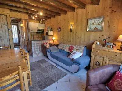 Appartement à Notre Dame de Bellecombe, Duplex cosy à 200m des pistes, balcon, casier à skis, parking, WIFI, animaux acceptés - L906085