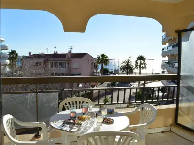 Appartement à Fréjus, Studio cabine bord de mer, 4 pers, terrasse, rés. calme - L906135