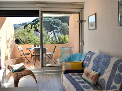 Appartement à Cavalaire sur Mer, Studio Cabine avec Terrasse et Parking - Proche Centre et Plages à Cavalaire-sur-Mer - L906143