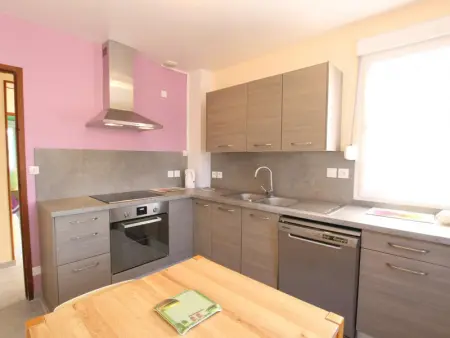 Maison familiale en bord de mer avec terrasse, 4 chambres et équipements modernes à Surtainville - Photo 1