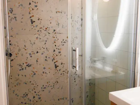 Appartement refait à neuf, cœur de ville, proche plage, animaux acceptés - Photo 8