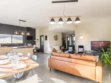 Maison lumineuse avec terrasse, jardin et équipement complet près de la voie verte - Photo 7