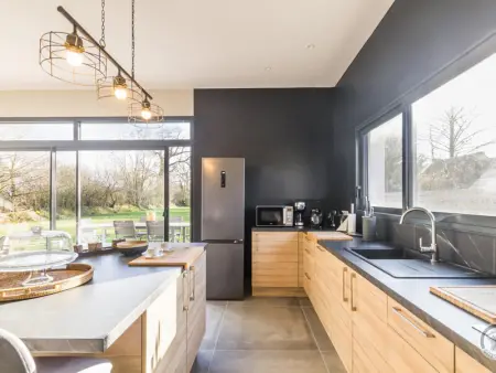 Maison lumineuse avec terrasse, jardin et équipement complet près de la voie verte - Photo 8