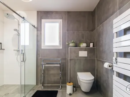 Maison lumineuse avec terrasse, jardin et équipement complet près de la voie verte - Photo 17