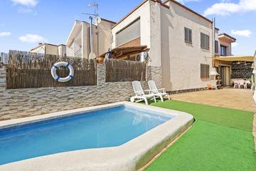 Casa Welcs 050 con piscina y vistas al canal, Villa 8 persons in Empuriabrava 989344