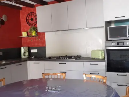 Grande maison en pierre avec jardin et Wi-Fi proche de la plage - Photo 1