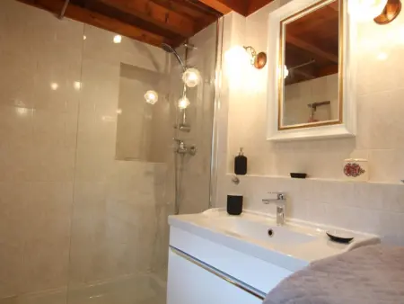 Grande maison en pierre avec jardin et Wi-Fi proche de la plage - Photo 9