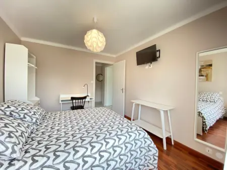 T2 rénové proche plage d'Annecy avec parking et animaux admis - Photo 5