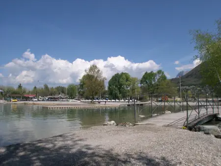 T2 rénové proche plage d'Annecy avec parking et animaux admis - Photo 9