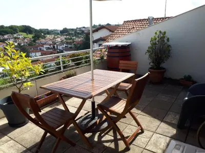 Apartamento en Hendaye, Appartement Moderne Centre Ville Hendaye avec Terrasse et Parking - L906381