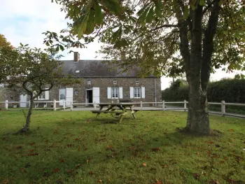 Gite à La Haye du Puits,Maison en pierre avec jardin, proche plages, cheminée, 3 chambres, animaux acceptés FR-1-362-94 N°863244