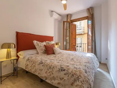 Appartement à Málaga, Appartement lumineux au cœur de Malaga avec 3 chambres, 2 salles de bain et balcons charmants - L906540