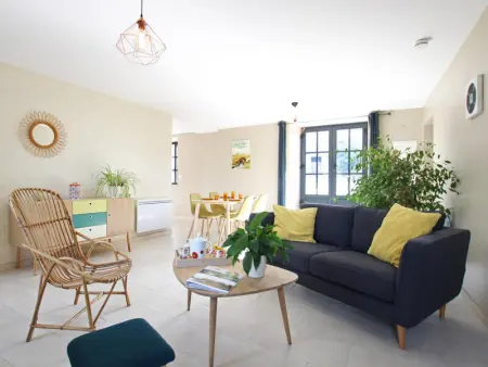 Maison de plain-pied avec jardin privatif, proche de Granville - Photo 0