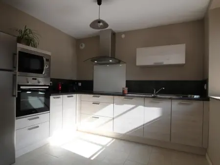 Maison de plain-pied avec jardin privatif, proche de Granville - Photo 3