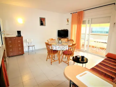 Appartement à Roses, Appartement Cosy à 200m de la Plage avec Terrasse, Parking Gratuit et Proche du Centre - L906649