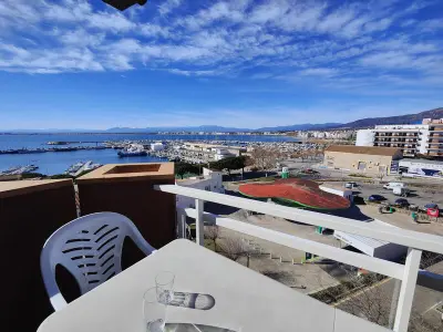 Appartement à Roses, 3140 ROCMAR 7 5-A, EXCELENTE SITUACIÓN FRENTE AL PUERTO PESQUERO Y CON VISTA A LA BAHÍA. ULTIMA PLANTA DEL EDIFICIO. GRAN PARKING PÚBLICO DELANTE. - L906661