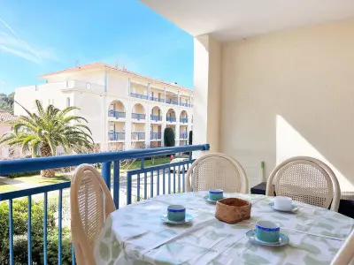 Appartement à Le Lavandou, Appartement familial avec piscine, terrasse et parking au Lavandou - 5 couchages - L906670