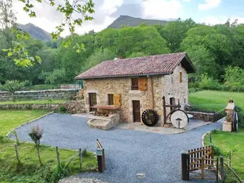 Casa rural en Sare,Moulin restauré chaleureux avec jardin, pêche, randonnée et équipements modernes à Sare FR-1-384-49 N°863741