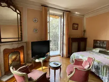 Appartement à Aix les Bains,Studio spacieux avec balcon, centre-ville d'Aix-les-Bains, proche Thermes, digicode, Wi-Fi FR-1-555-87 N°906871