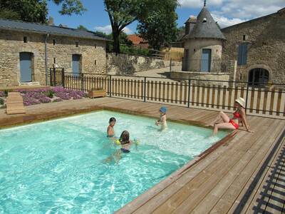 Au Mas de La Tourelle, Gite 10 personnes à Roussennac FR-1-601-414