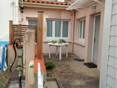 Maison à Les Sables d'Olonne, Maison rénovée T3 au calme, proche plage, marché et commodités, avec cour et Wifi inclus - L864203