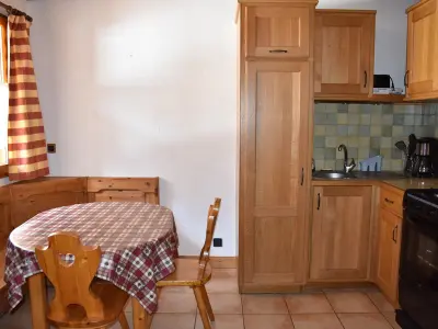 Appartement à Pralognan la Vanoise, Appartement en Chalet - Terrasse, Proche Pistes, Centre et Téléphérique, Animaux Admis - L907215