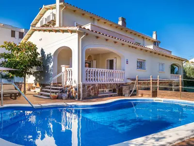 Maison à Torredembarra, Maison avec piscine privée et garage à 250m de la plage ES-194-143 N°864348