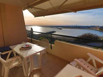 2 pièces climatisé avec terrasse et vue sur la plage du lazaret, Appartement 4 personnes à Sète FR-1-472A-273