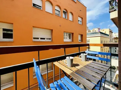 Appartement à San Felíu de Guixols, Appartement moderne proche plage avec clim, Wi-Fi et 2 balcons à Sant Feliu de Guíxols - L907320