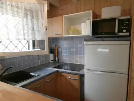 Maison moderne entre forêt et océan, avec jardin et terrasse. - Photo 4