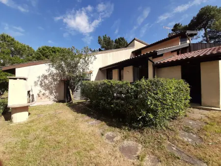 Maison moderne entre forêt et océan, avec jardin et terrasse. - Photo 12