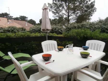 Maison moderne entre forêt et océan, avec jardin et terrasse. - Photo 13