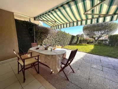 Appartement à Cavalaire sur Mer, Studio/Cabine à 80m de la plage avec Terrasse, Jardinet et Garage - Cavalaire - L907451