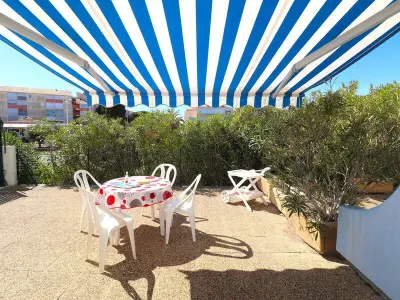 Appartement à Le Grau du Roi, Appartement T2 Climatisé, Grande Terrasse, Piscine, Proche Plage, Idéal Famille  - L907456