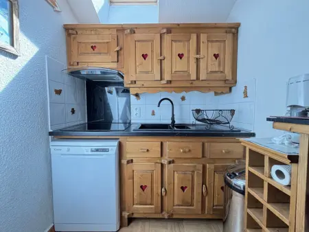 Charmant appartement au pied des pistes avec piscine et parking - Photo 8