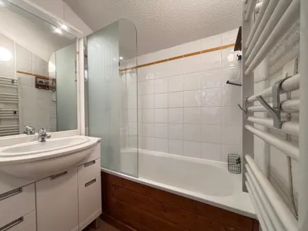 Charmant appartement au pied des pistes avec piscine et parking - Photo 13