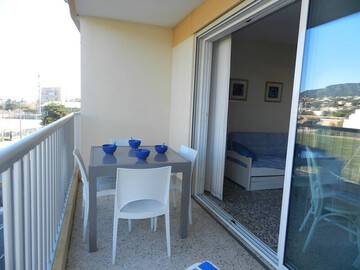 Location T2   Piscine. Proche plage et centre ville. LE LAVANDOU, Appartement 5 personnes à Le Lavandou FR-1-713-91