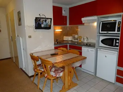 Appartement à Les Menuires, Agréable 2P 4 Pers, 24m², Balcon Est, Ski aux Pieds, Parking Gratuit, Quartier Animé des Bruyères - L975707